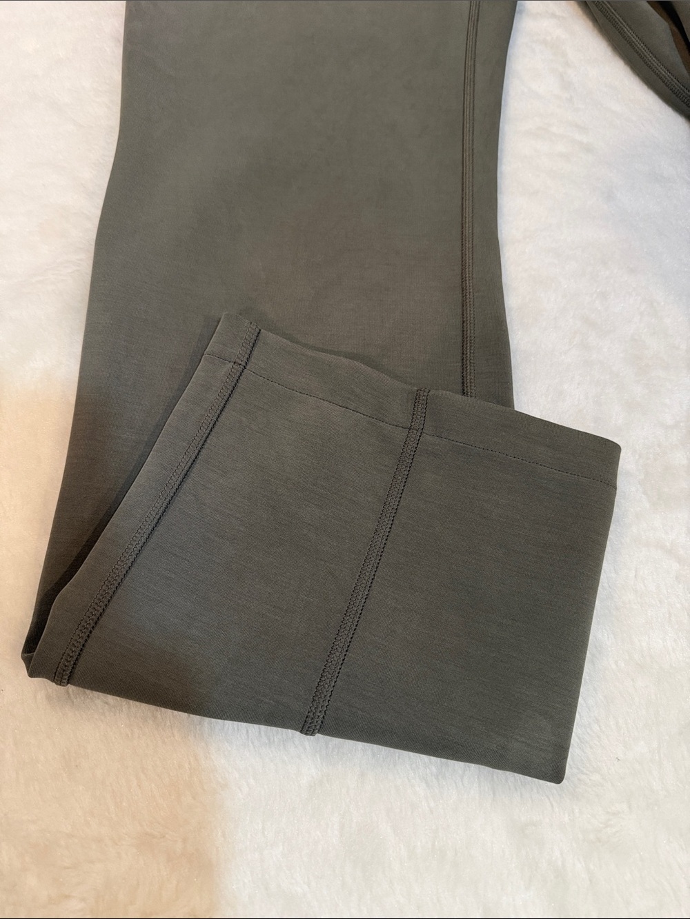 Lululemon Softstreme High Rise Wide Leg Pants Grey Sage Size 6 Modal Blend - Picture 9 of 9